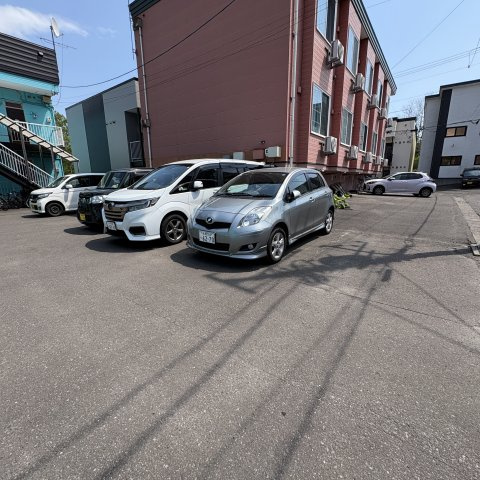 ハイツラポートＤの駐車場