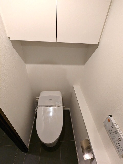 ザ・パークハビオ浅草駒形の設備|瀟洒で節水効果あるタンクレス温水洗浄便座です