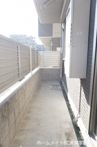 熊本市東区長嶺南３丁目のアパートのバルコニー