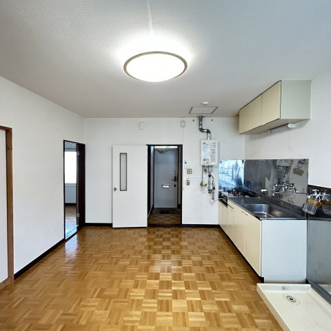 学）サンハイツの居間・リビング