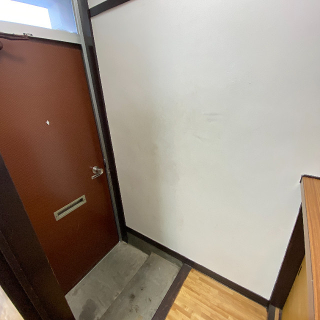 ハイツ・リバーウェーブの玄関