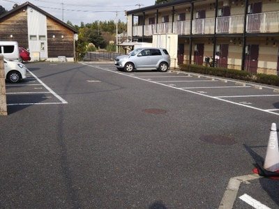 【駐車場】 | レオパレスフェリーチェ | 画像8