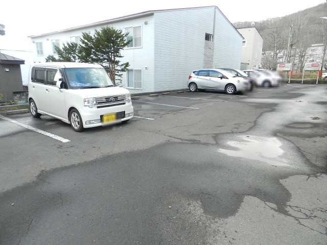 オーク　ヴィラの駐車場