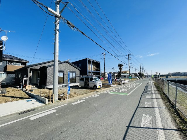 川越市菅間22-1期　新築戸建の前面道路含む現地写真|南側6.0ｍ市道