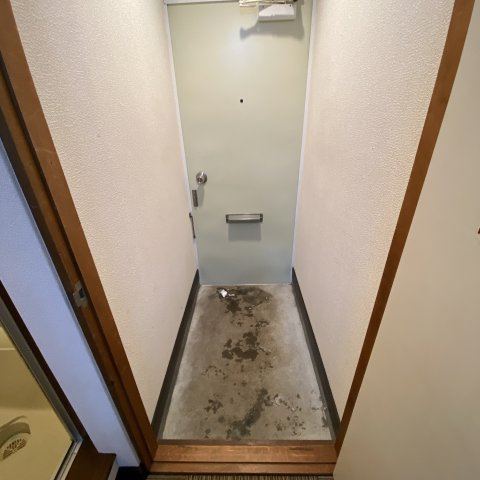 コーポ室本の玄関