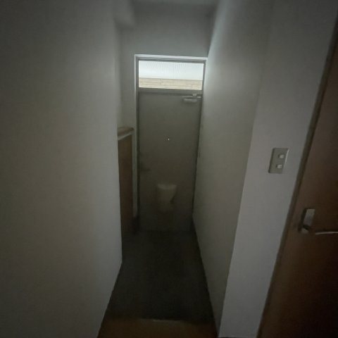 若山ハイツ大谷の玄関