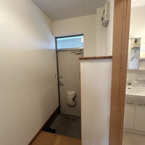 大昭ハイツ若山の玄関