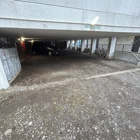 ゴールデンハイツＡの駐車場