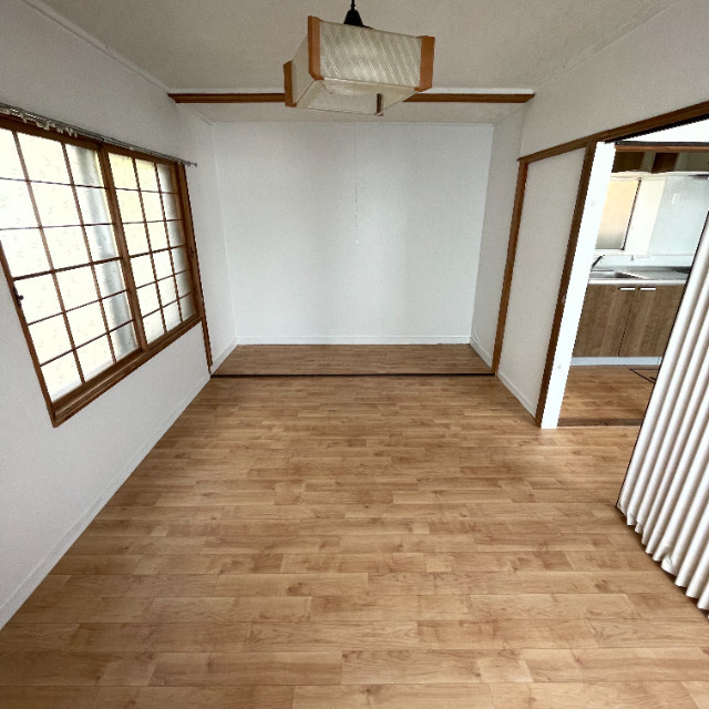 室蘭市柏木町9-10戸建の居間・リビング