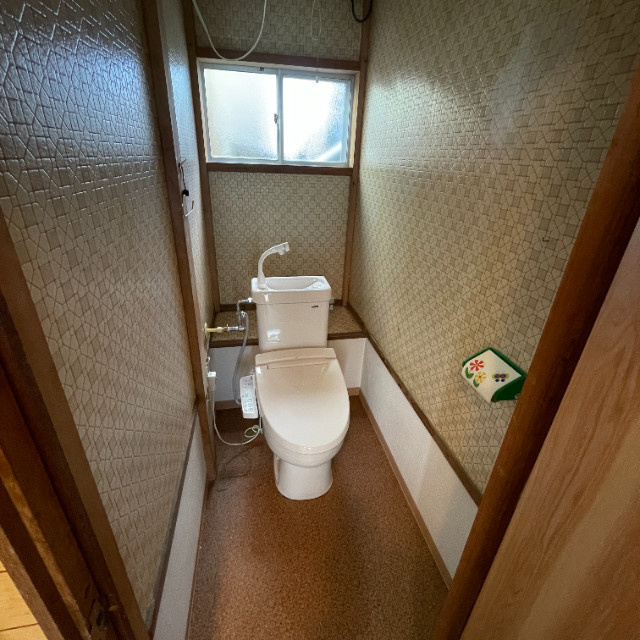 室蘭市柏木町9-10戸建のトイレ