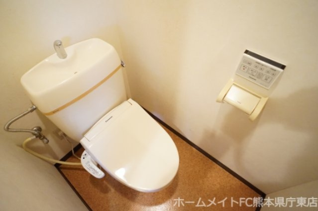 熊本市東区花立６丁目の賃貸マンションのトイレ
