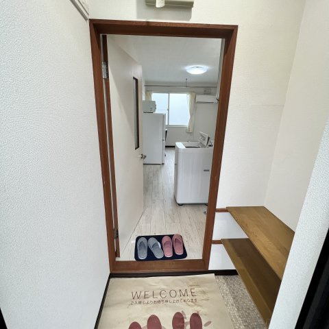 ハイツメモリーＡの玄関