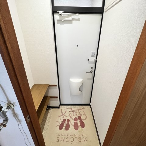 ハイツメモリーＡの玄関