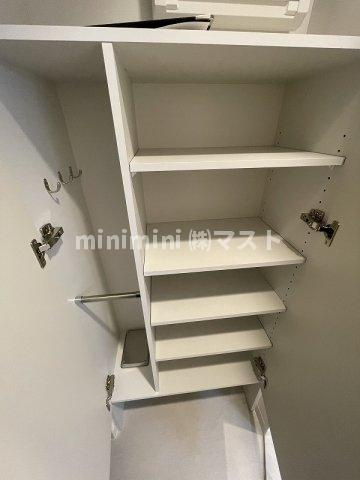 大阪市福島区鷺洲５丁目の賃貸マンションの収納