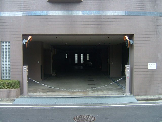 【駐車場】 | サーパス博多駅前 | カースペースがあります