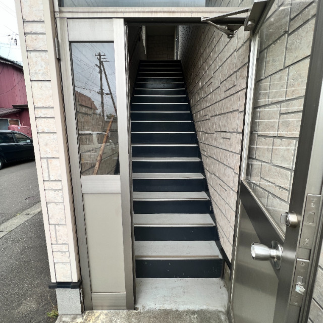 フジナカコーポⅨのエントランス