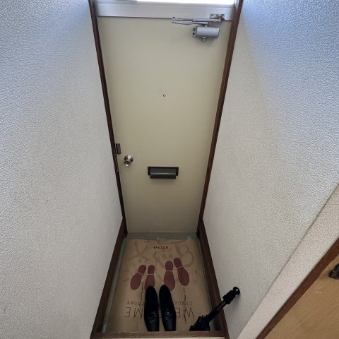 メゾンウエダの玄関