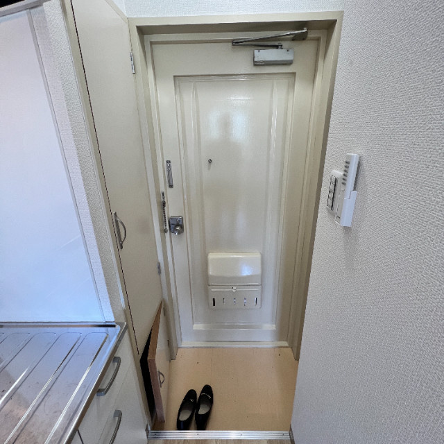 水元マンションの玄関