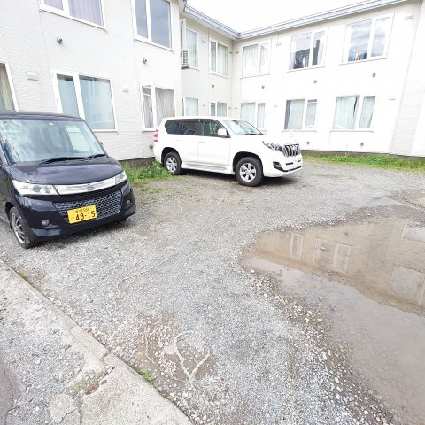 セゾン・ド・フェニックスの駐車場