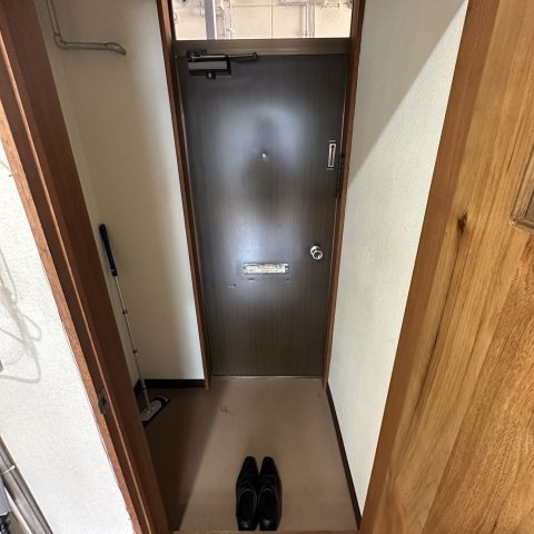 ハイツレイメイの玄関