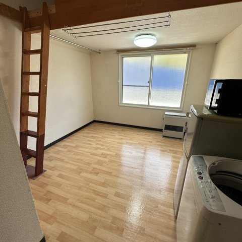 ハイツレイメイの居間・リビング