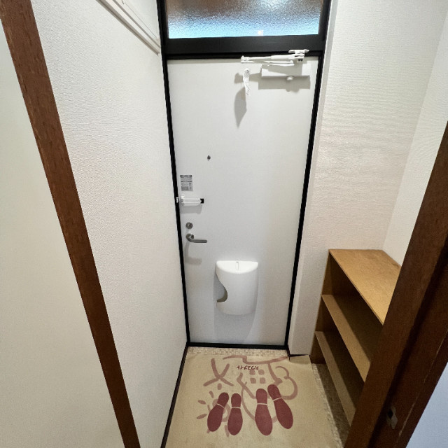 ハイツメモリーＢの玄関