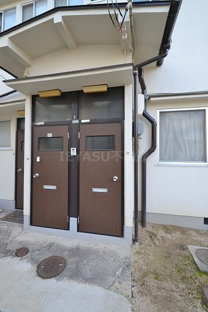 さつき荘の玄関