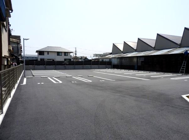 フォンテーヌの駐車場