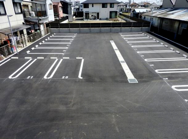 フォンテーヌの駐車場