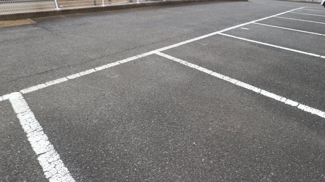 レオパレスけやき台の駐車場