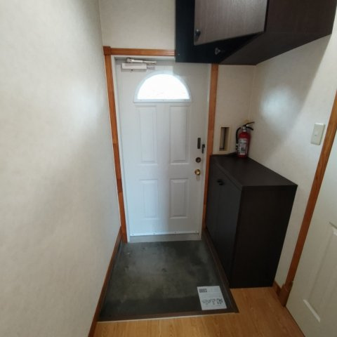 ハイツひまわりの玄関