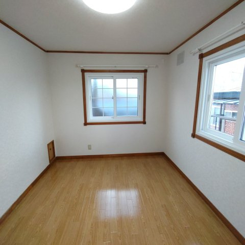 ハイツひまわりの洋室