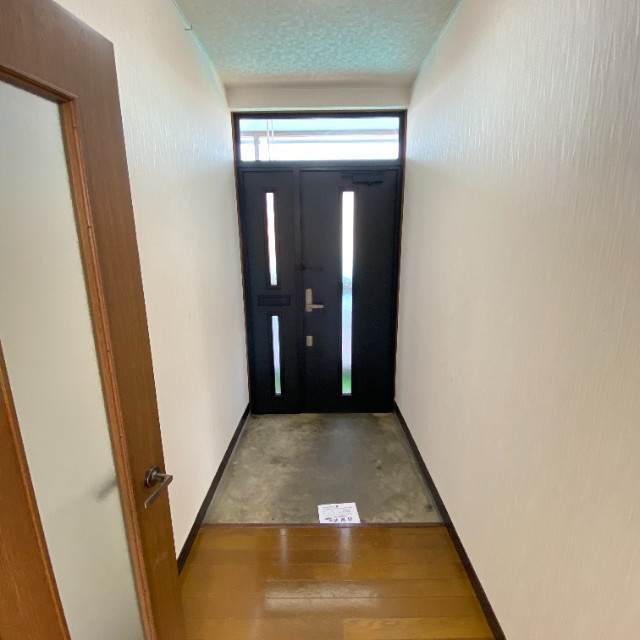梅田ハイツの玄関