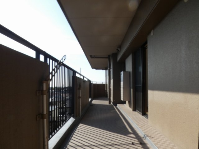 シャトレー刈谷ウイング西館のバルコニー|バルコニー面積37.59㎡！広々としたバルコニーで洗濯物がたくさん干せます！