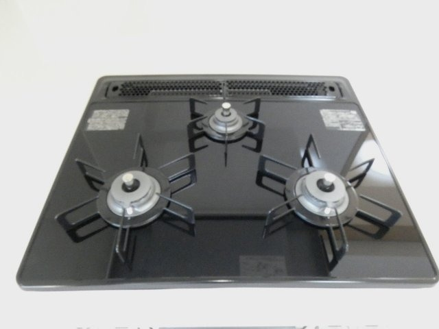 シャトレー刈谷ウイング西館の洋室|三口コンロ