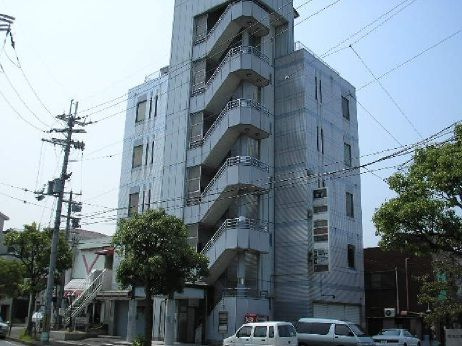 栗東市安養寺２丁目の店舗一部の外観