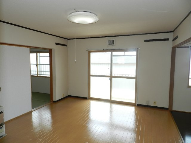 港北ハイツ１の居間・リビング