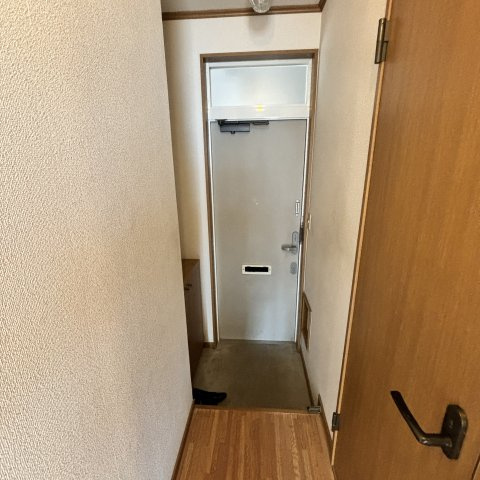 コーポスワンAの玄関