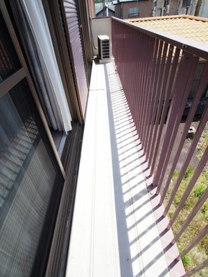 【バルコニー】 | 中古戸建 上浜町 | 2階の洋室どちらからもバルコニーへ出入りできます。