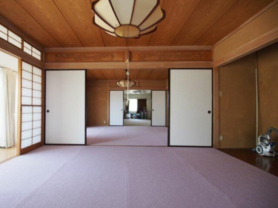 【和室】 | 中古戸建 上浜町 | 引き戸を開けると開放感があります。