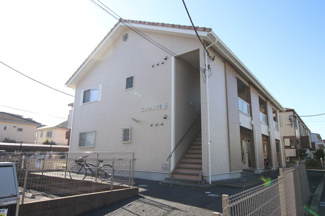 二階建て木造アパートです