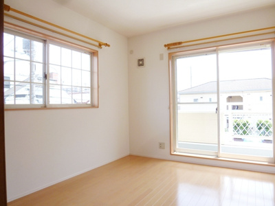 5.2帖の洋室　二面採光で明るいお部屋♪