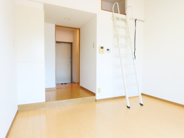 プルス新北野の洋室