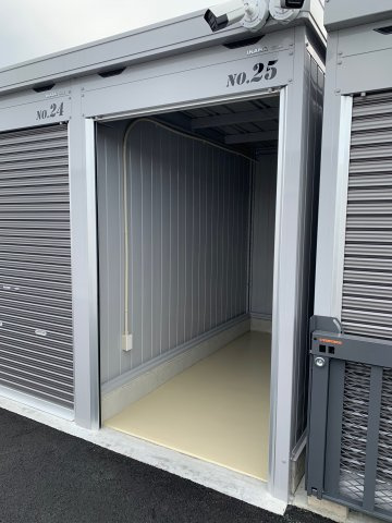 バイクガレージ　Mon　trésor（モン　トレゾール）　イナバ製の内装|防犯バー付きでセキュリティも安心です。