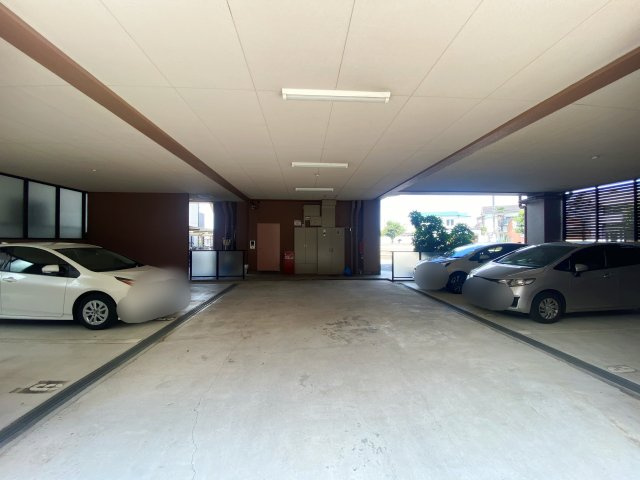プレステージ西明石駅前Ⅱの駐車場