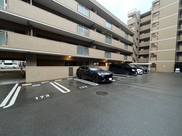 駅近＆築浅７階建マンション５階◆収納豊富な３ＬＤＫ◆のパデシオン京都七条ミッドパークの駐車場|駐車場