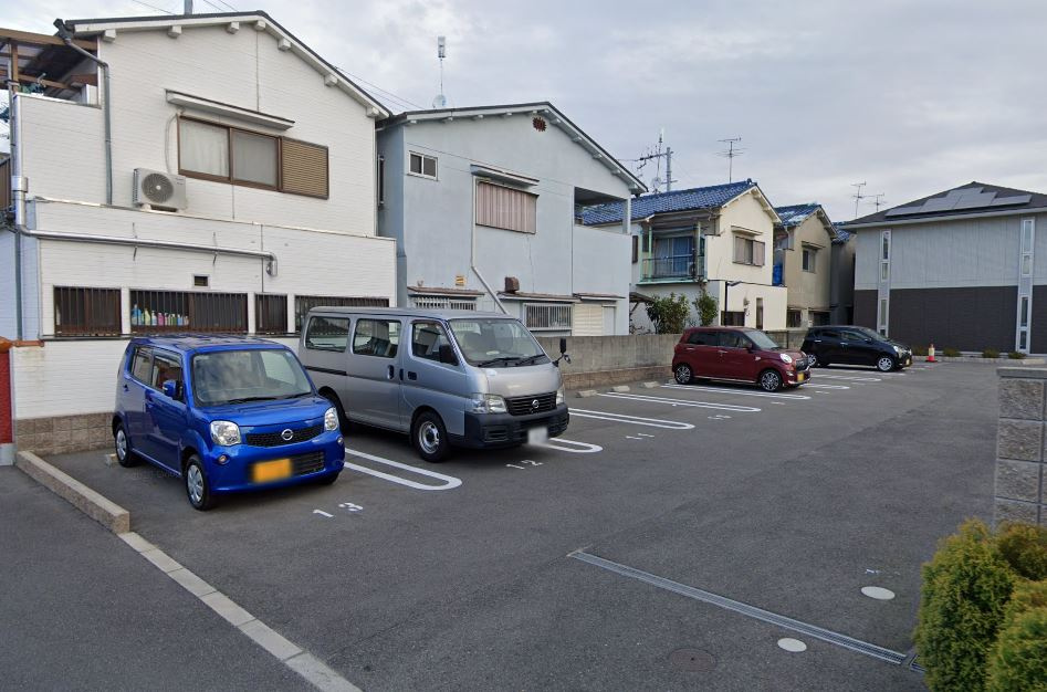 フェリーチェ佐治の駐車場|駐車場があるので、車を買う予定の方も安心です