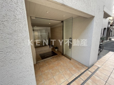 【エントランス】 | ＣＨＡＲＭＡＮＴ　ＢＲＥＥＺＥ | 清潔なエントランスです