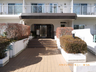 【エントランス】 | タイル張りの広々したエントランス。