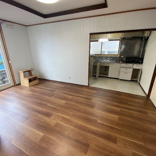 室蘭市高砂町1丁目11-2戸建の居間・リビング